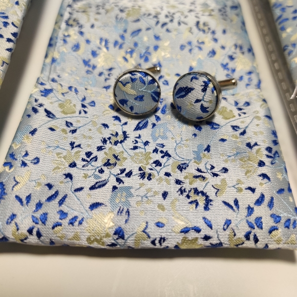 Barry Wang Hand Tailored Neck Tie Set: Clufflinks, Pocket Square - Picture 4 of 6